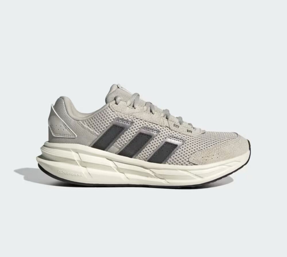 BNIB Adidas Astrastar Women’s 9.5 Beige / Carbon / Iron Metallic - Model JQ6089